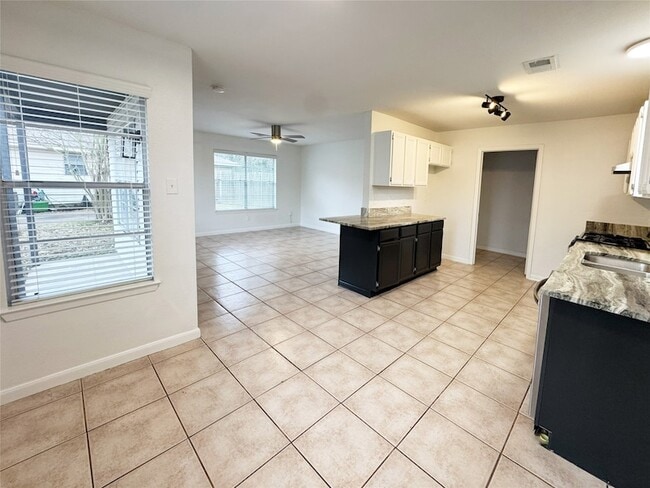 Building Photo - 918 Bolton Ct