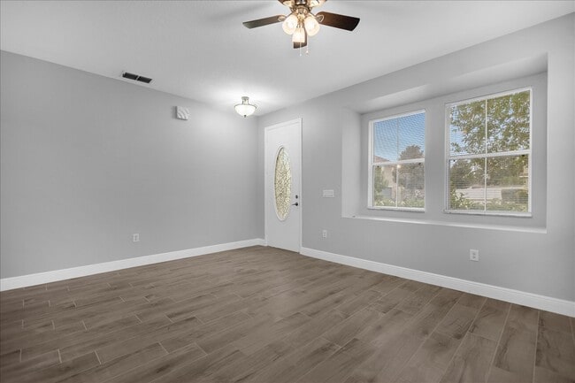 Building Photo - 247 Country Cottage Ln