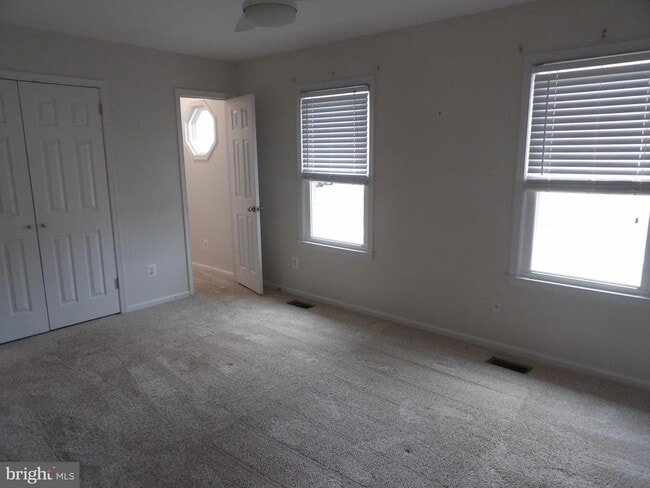 Building Photo - 413 Forest Ct