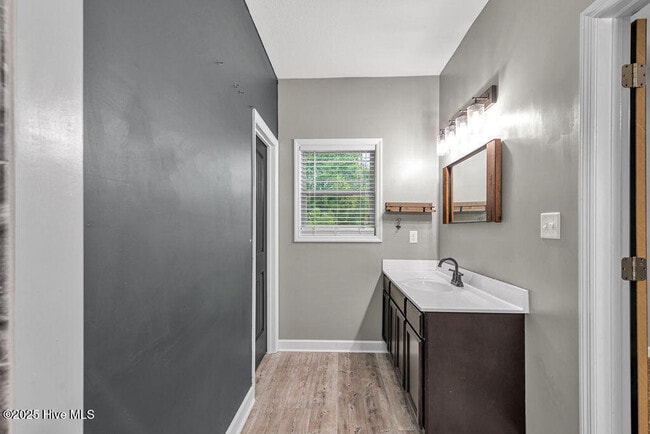 Building Photo - 102 Gabriels Wy