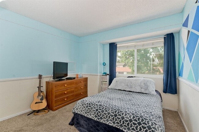 Building Photo - 10235 Bell Gardens Dr
