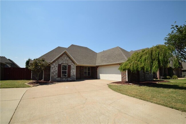 Building Photo - 4004 SW Layton Rd