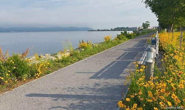 Building Photo - 46 Hemlock Dr