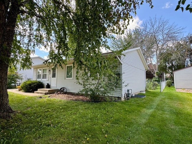 Building Photo - Northwest Rochester Minnesota, 3bedroom 2b...