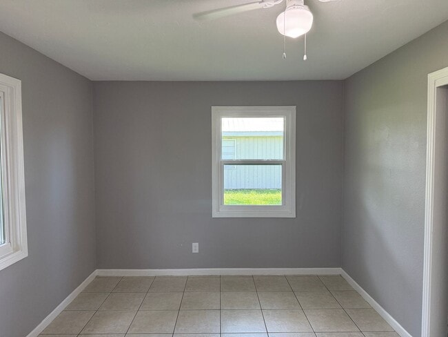 Building Photo - 3 Bedroom 2 Bath Single Family Home
