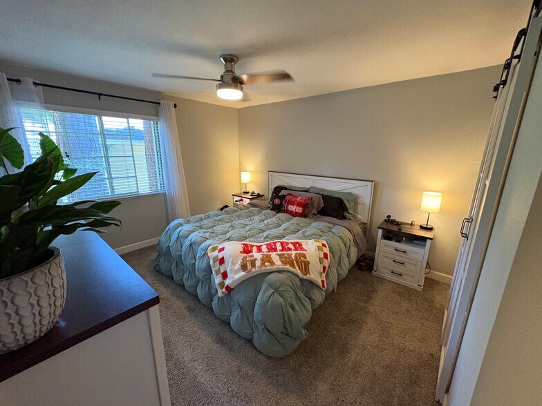 Building Photo - 2701 Somerset Park Cir