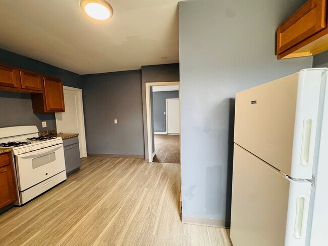 Building Photo - Comfort Meets Convenience: Beautiful 5-Bedroom Single-Family Home Family-Friendly