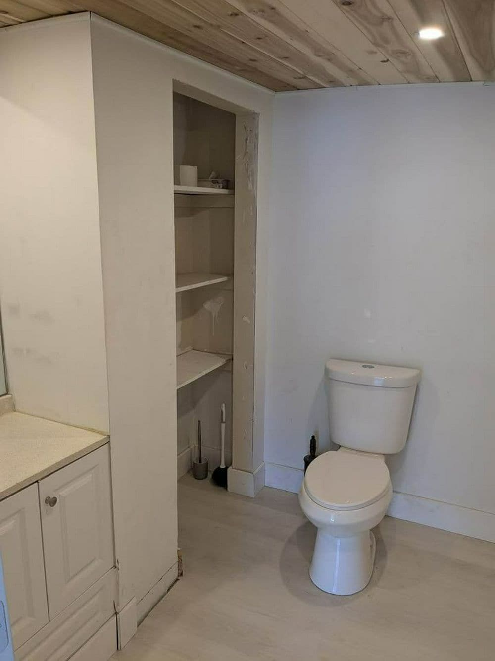 Building Photo - 605 NE 27th St