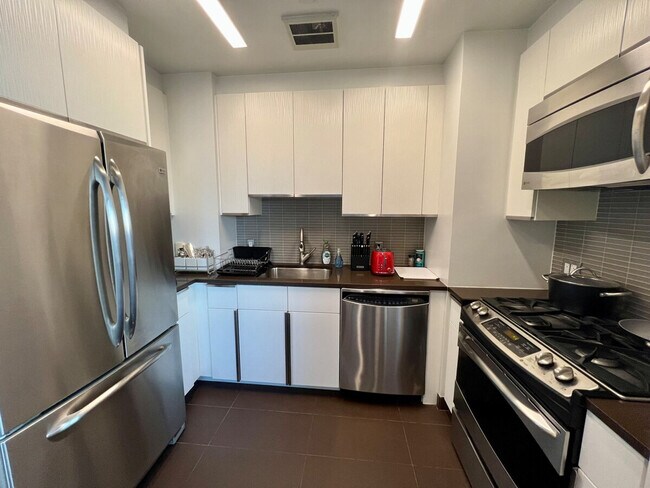 Building Photo - 1886 Broadway-SI ID1461703P