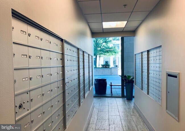 Building Photo - 3600 S Glebe Rd