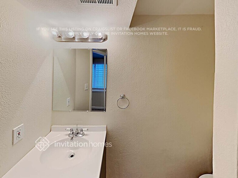 Building Photo - 4654 E 135th Ave