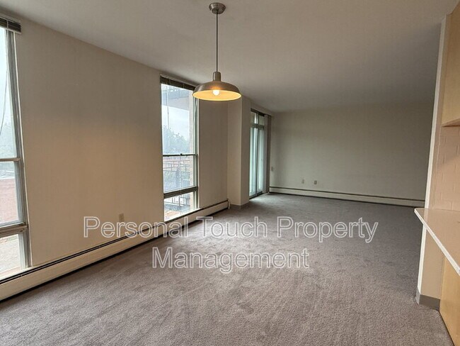 Building Photo - 501 7th St S