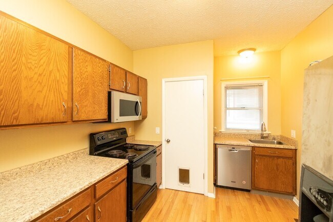 Building Photo - 461 Averill Ave