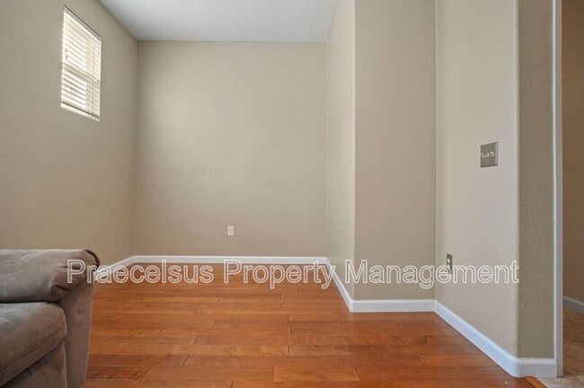 Building Photo - 2155 Caminito Leonzio