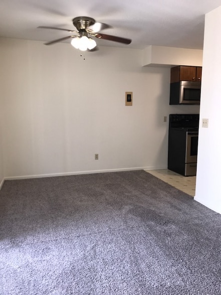 Building Photo - 634 W Foulke Ave