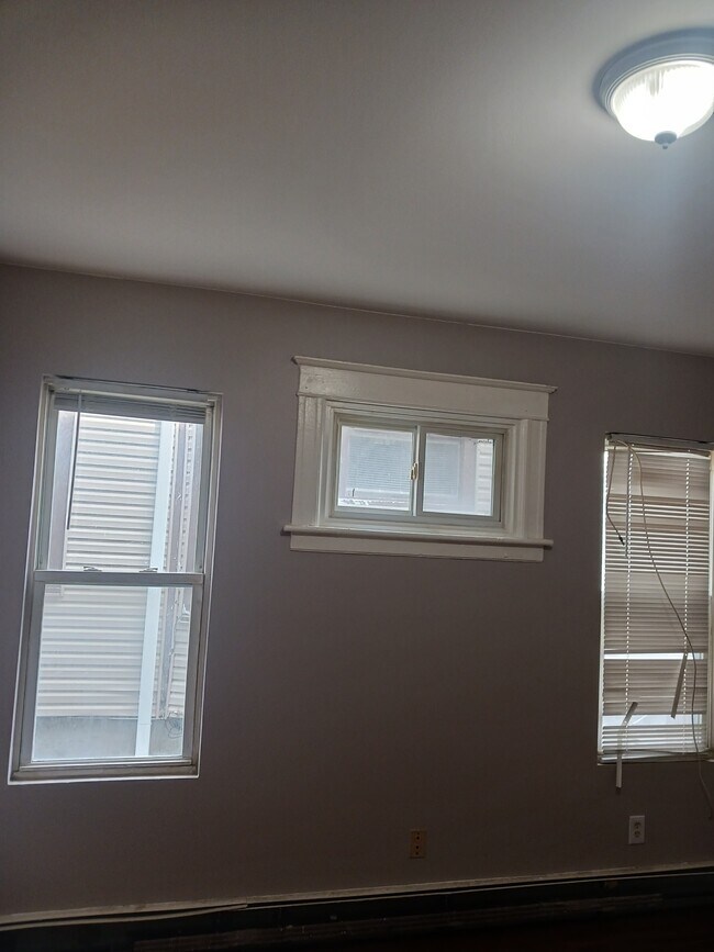 Interior Photo - 7 Franklin Street