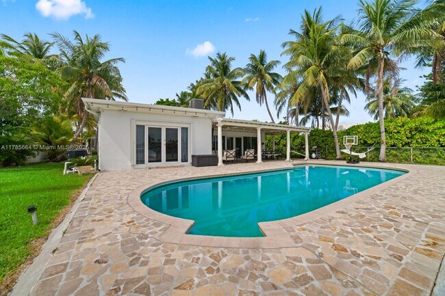Building Photo - 275 N Shore Dr