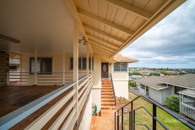 Building Photo - 3 Bed 1.5 Bath Single Family Home in Aiea ...