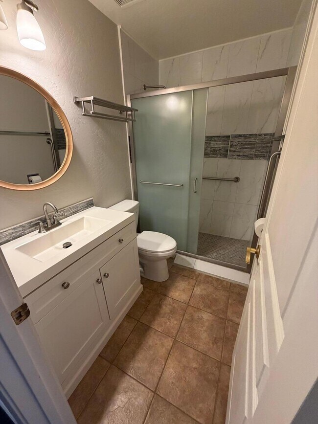 Building Photo - 1945 E Aloe Pl