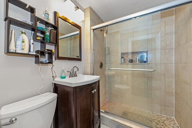 Building Photo - MISSION HILL BEAUTIFUL 4BED / 2BATH AVAILABLE 9/1/2026