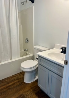 Bathroom - 211 Landsdowne St