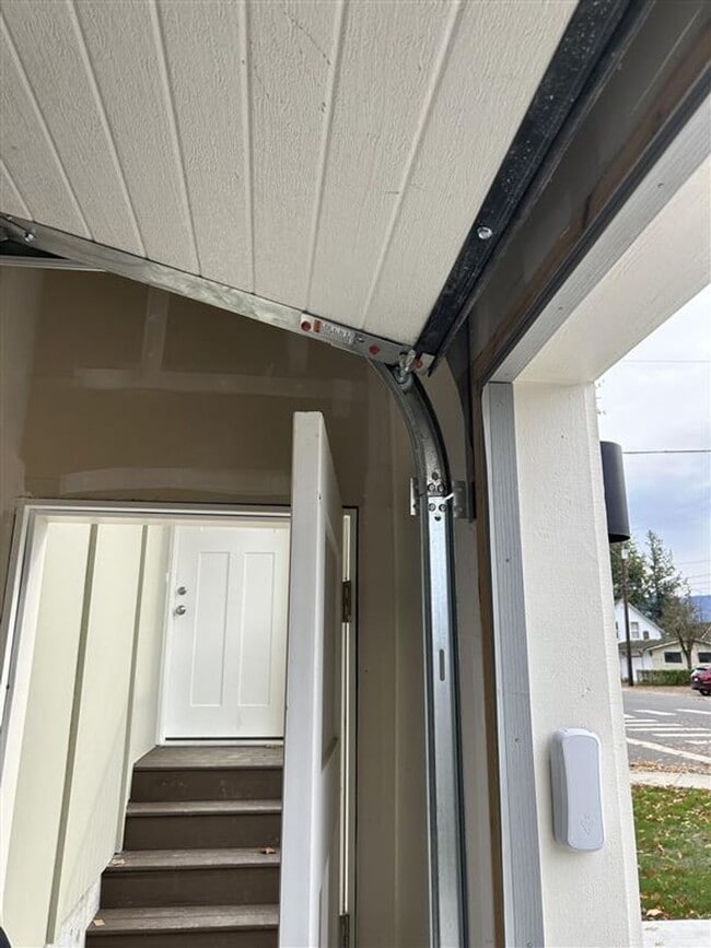 Building Photo - 118 S Harkness St