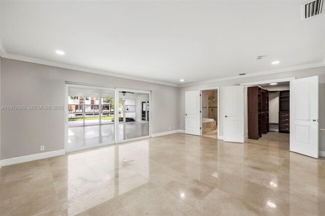 Building Photo - 633 Solar Isle Dr