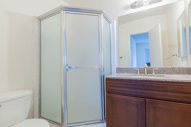 Building Photo - Beautiful 2 bed 2 bath for rent