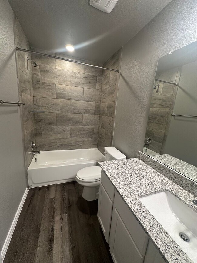 Building Photo - 3Bed/2Bath
