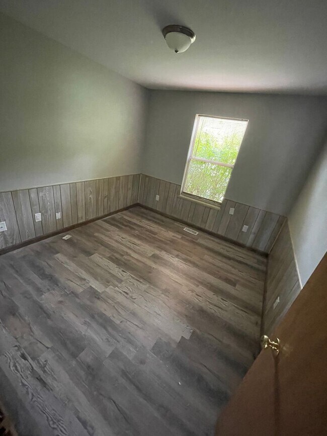Building Photo - OSU North Campus 5 bedroom 2 bath apartment