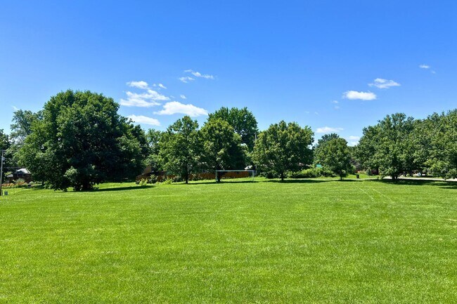 Building Photo - 2509 Hollyhock Dr