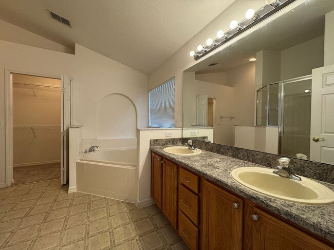 Building Photo - 16004 Blossom Hill Loop