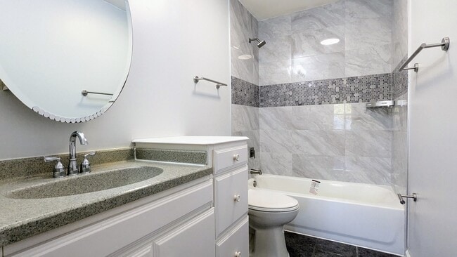 Building Photo - 650 Shining Water Dr