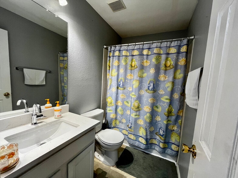 Building Photo - 1005 Betty Baker Cove