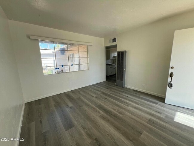 Building Photo - 1137 S Judd St