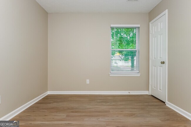 Building Photo - 35 Pinecone Ct