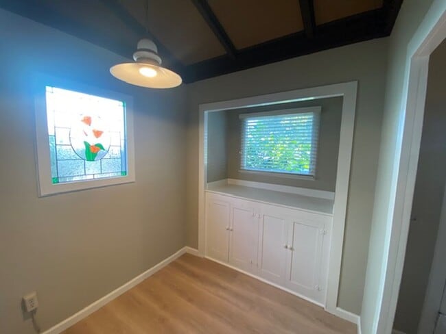 Building Photo - Cozy Pacific Grove Cottage