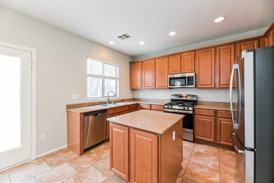 Building Photo - 681 Calamus Palm Pl