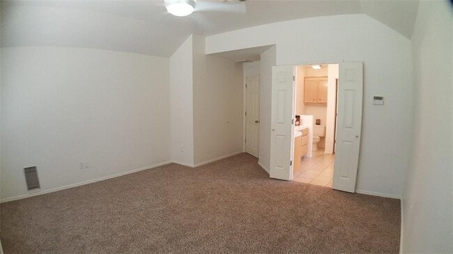 Building Photo - 2100 Silver Fox Dr