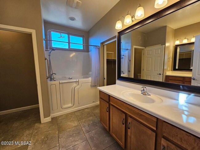 Building Photo - 9831 N Melandra Way