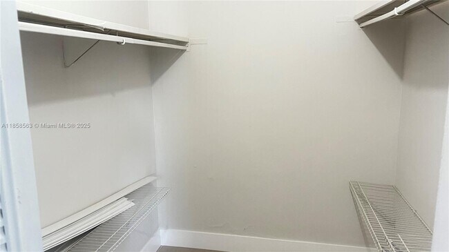 Building Photo - 10740 N Kendall Dr