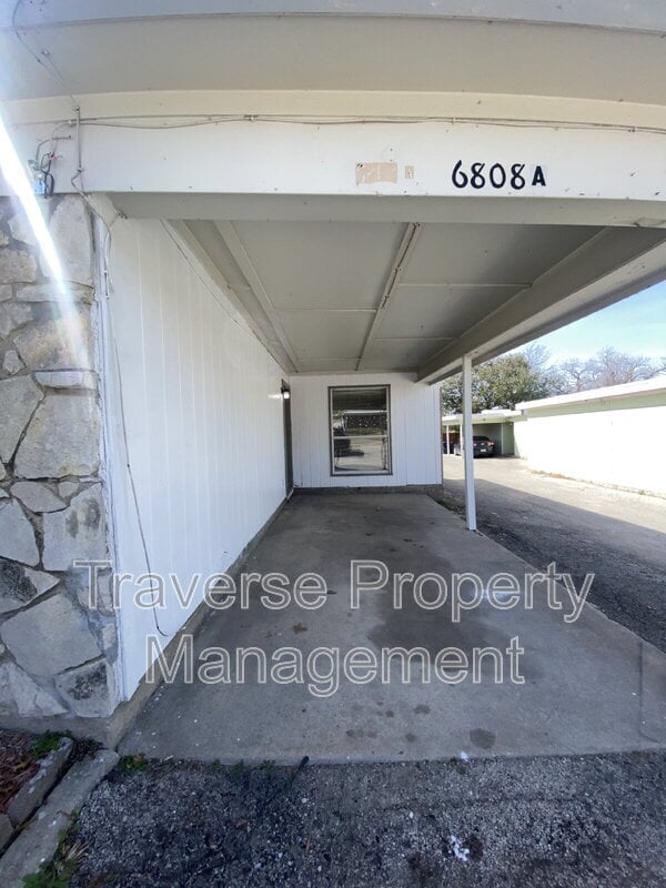 Building Photo - 6808 Trail Lake Dr