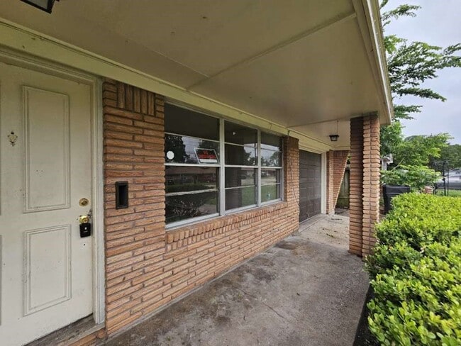 Building Photo - 205 W Rittenhouse St