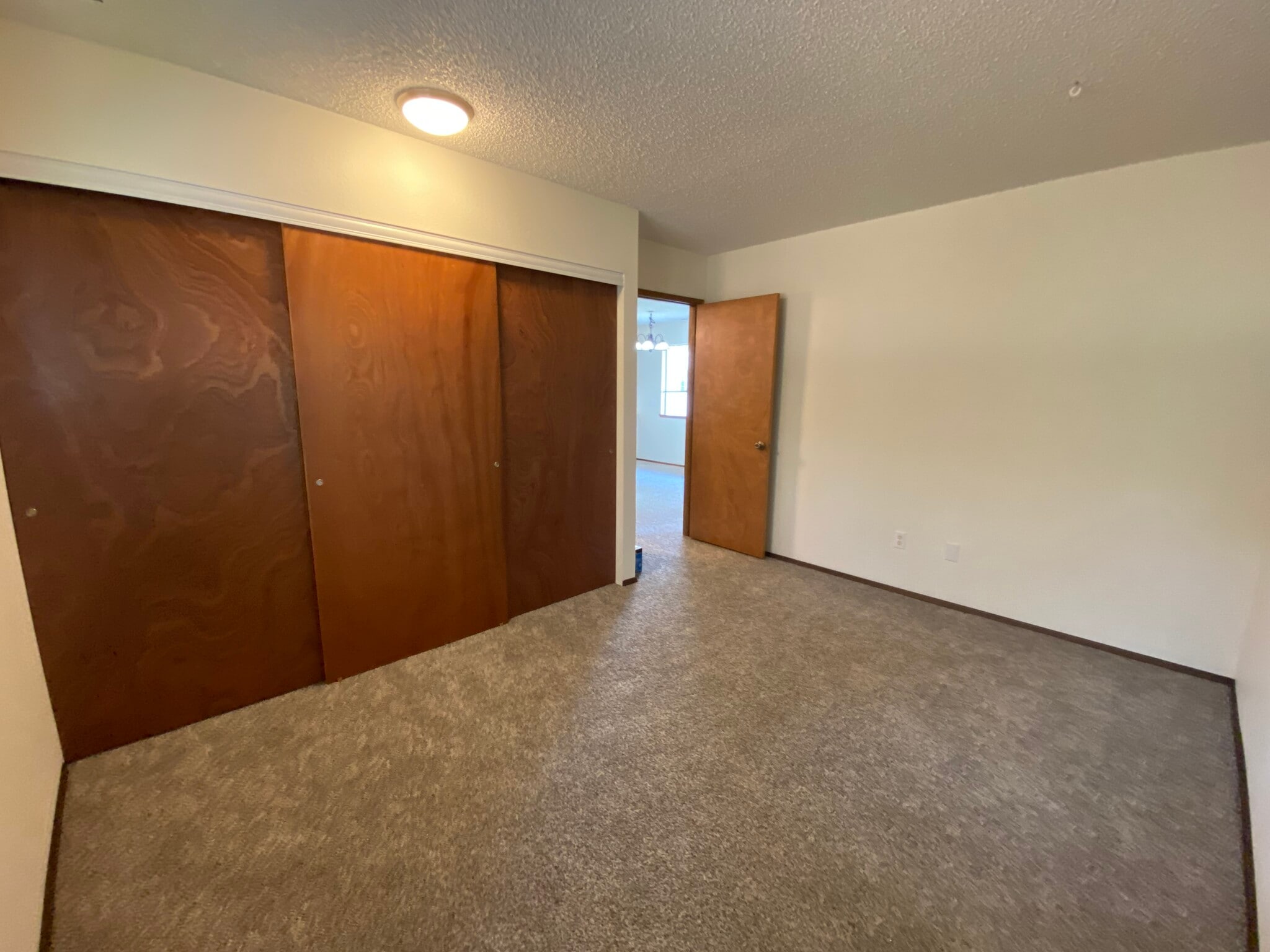 Building Photo - 512 11th St NE