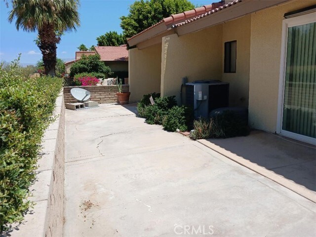 Building Photo - 2679 N Whitewater Club Dr