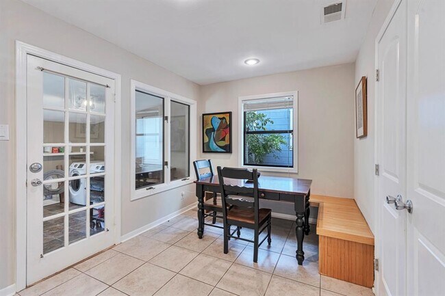 Building Photo - 1715 W St Johns Ave