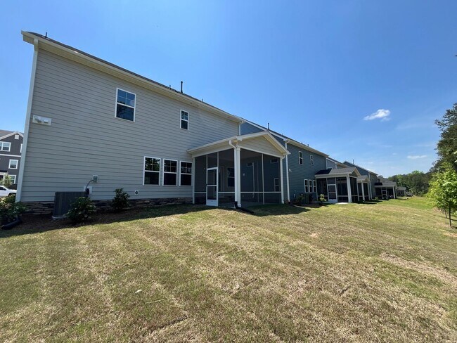 Building Photo - Spacious 5BD, 3BA Knightdale Home with Mod...