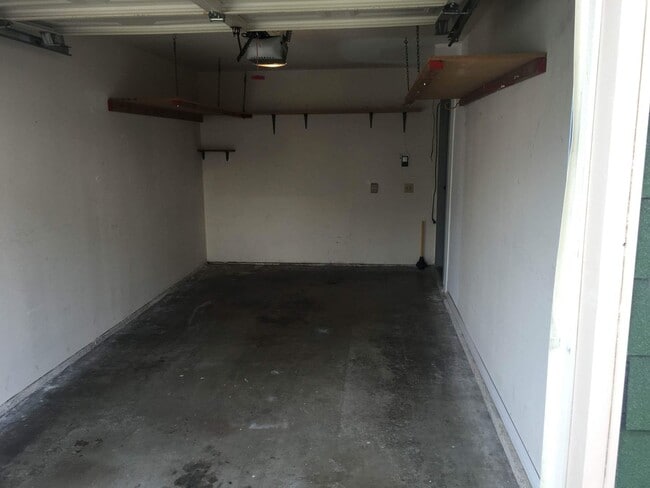 Building Photo - Pacific Beach 2/2.5 Condo - Garage - Priva...