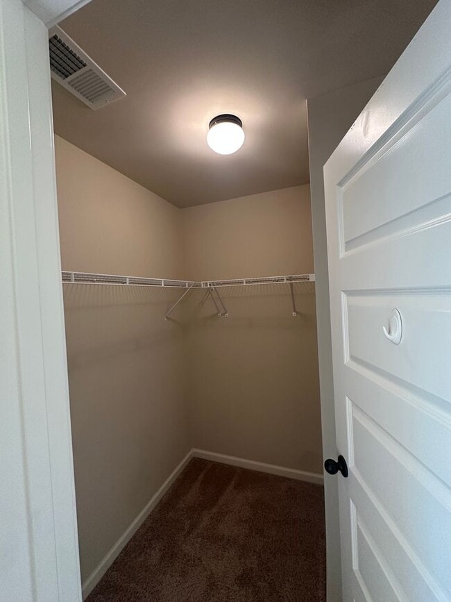 Building Photo - 549 W Holloway Dr