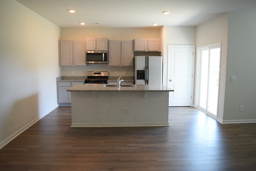 Building Photo - 832 Delta Ct